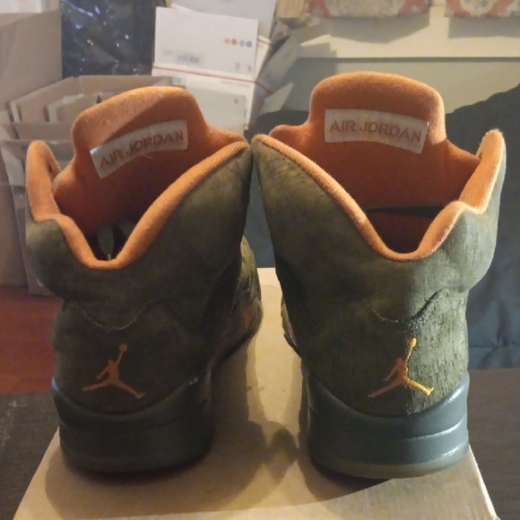Jordan 5 Retro (2024) Olive Mens SZ 9 Womens SZ 10.5 EUC - Picture 5 of 9